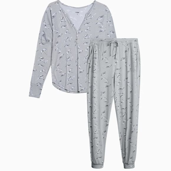 NWT, AQS Women’s Pajama Set, Smoke Leaves, Size Large - Picture 1 of 5
